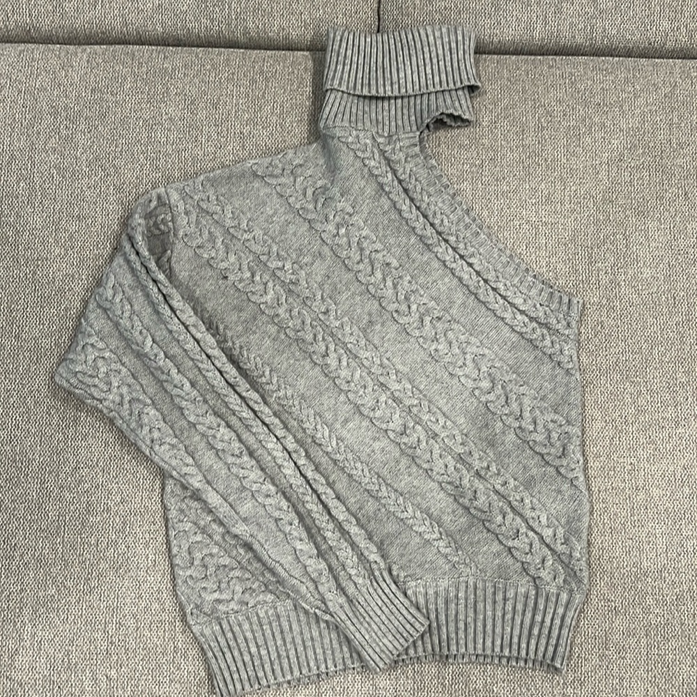 Boutique one-sleeve sweater